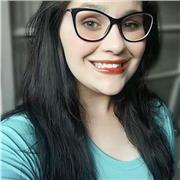 Sou uma profissional que prioriza a individualidade de cada aluno, analisando e adaptando as aulas de acordo com as necessidades